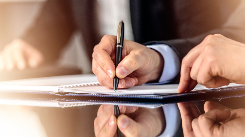 Para Kelsem Ricardo Rios Lima, investir com segurança começa com a legalidade: os registros públicos são a base da proteção em qualquer negócio.