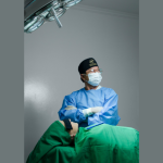 Milton Seigi Hayashi destaca como inteligência artificial, planejamento 3D e robótica estão transformando o ato cirúrgico.