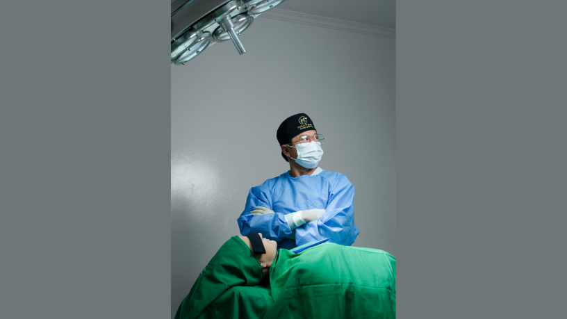 Milton Seigi Hayashi destaca como inteligência artificial, planejamento 3D e robótica estão transformando o ato cirúrgico.