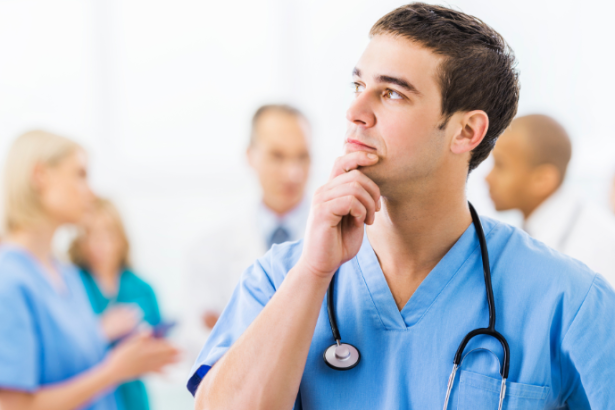 Dr. Haeckel Cabral apresenta a blefaroplastia como tratamento eficaz para bolsas e excesso de pele nas pálpebras.