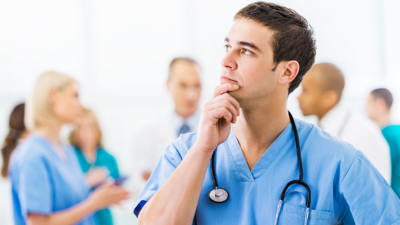 Dr. Haeckel Cabral apresenta a blefaroplastia como tratamento eficaz para bolsas e excesso de pele nas pálpebras.