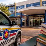 DIREITO DOS PAIS: ACIONADA POR RESPONSÁVEL, POLÍCIA MILITAR INTERVÉM CONTRA IMPOSIÇÃO PEDAGÓGICA COERCITIVA EM ESCOLA